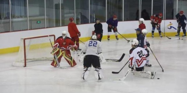 开云下载-【冬奥·人物】英如镝：站上赛场 已是中国冰球一大步