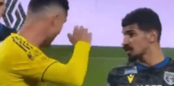 开云体育-C罗对纠缠不休的布赖代后卫举手警告：别碰我了