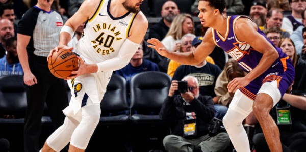 开云赛事-祖巴茨首秀8+6！太阳送步行者11连败 布克43+7+5总分超马里昂