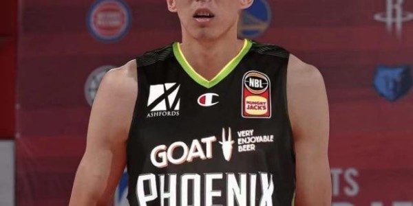 开云下载-【体坛篮球秀】周琦东南飞！收入降一半为何去凤凰？